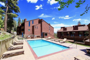 Nice condo in a resort like complex with Mtn views, pool and tennis!
